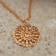 Pendentif Rosace plaqué or - En Or - Laudate