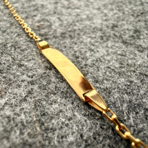 Médaille bébé rectangle - forçat limé - En Or - Laudate