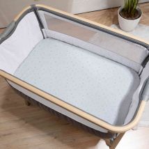 Lot de 2 draps housses bébé en jersey bio imprimés étoiles et cœurs turquoise
