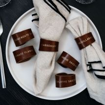 Ronds de serviette en cuir au message gravé - Fabriqué en France - Idée cadeau femme - Okuri - Les Raffineurs