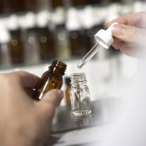 Atelier Créer son parfum sur mesure à Paris - Idée cadeau Noël - Cadeau Homme - Cadeau Femme - Cadeau Papa - Cadeau Maman - Cinquième Sens