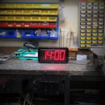 Horloge Numérique Etanche - Lisibilité 40m - Manutan Collectivités