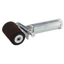 Roller with reservoir