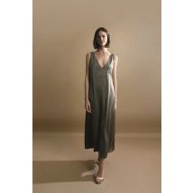 Robe satinée col V