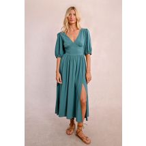 Robe mi-longue, fendue