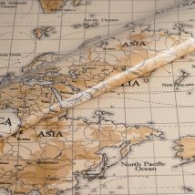 Tissu enduit épais carte du monde naturel - Fryett's - Mondial Tissus