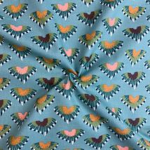 Tissu cretonne coton turquoise motif plumes multico