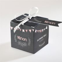 Boîte de dragées baptême Fanions roses sur ardoise personnalisable - 4,5 cm - Monfairepart