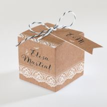 Boîte de dragées mariage Kraft et dentelle personnalisable - 4,5 cm - Monfairepart