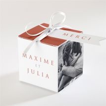Boîte de dragées mariage Love bracelet personnalisable - Couleur Rouge - 4,5 cm - Monfairepart