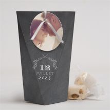 Boîte surprise mariage Retro original - Couleur Noir/Blanc/Gris - boîte de 4 x 4 cm d'épaisseur et 11 cm de hauteur - Monfairepart