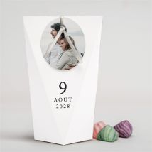 Boîte surprise mariage Epuré personnalisable - Couleur Blanc - boîte de 4 x 4 cm d'épaisseur et 11 cm de hauteur - Monfairepart