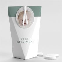 Boîte de dragées baptême Annonce en or Étui personnalisable - Couleur Vert et Blanc - boîte de 4 x 4 cm d'épaisseur et 11 cm de hauteur - Monfairepart