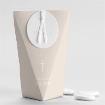 Boîte de dragées baptême Lettre de cuivre Étui personnalisable - Couleur Beige - boîte de 4 x 4 cm d'épaisseur et 11 cm de hauteur - Monfairepart