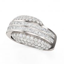 A dazzling Princess & Round Brilliant Cut dress diamond ring in 18ct white gold