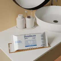 Lingettes Imprégnées Nettoyantes X 50 - Toilette visage, corps et change adulte - Peaux fragilisées - Personnes âgées ou dépendantes - Rivadouce