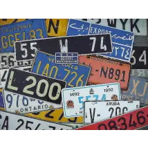 10 echte Nummernschilder aus 10 verschiedenen Ländern als Geschenk