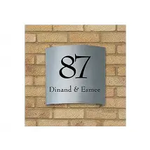 Gebogene Edelstahlhausnummer mit Familiennamen oder Straßennamen-Größe: 20 x 20 cm