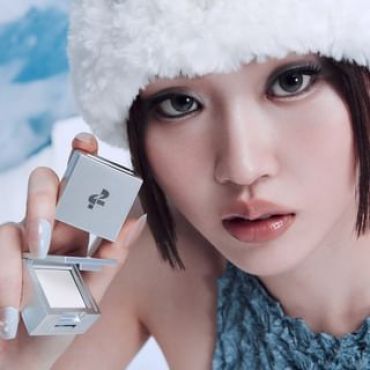 TWO SLASH FOUR - Strobing Face Cube - 3 Types #Peach