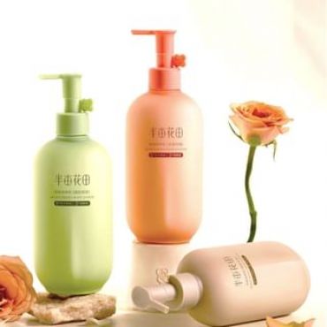 LITTLE DREAM GARDEN - Moisturizing Body Lotion - 3 Types #Oolong - 250ml