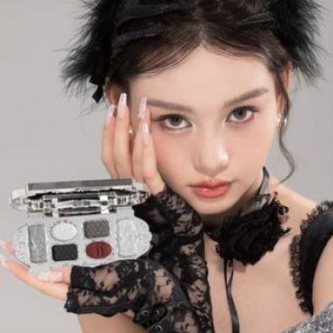 Flower Knows - 6 Shade Eyeshadow Palette - #02 Black Swan #02 Black Swan - 6.5g