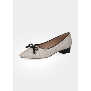 Kärkeen kapeneva, naisellinen leikkaus - kermanvalkoinen - Gr. 7,5 - Goldner Fashion