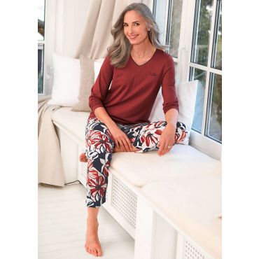 Pitkähihainen pyjama, jossa V-pääntie - punainen / tummansininen / beige / kuvioll. - Gr. 22/23 - Goldner Fashion