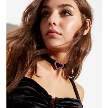 Black Diamante Heart Pendant Choker Necklace New Look