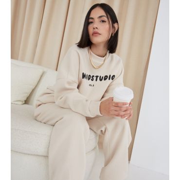 Women's Stone Logo Oversized Sweatshirt WKNDGIRL New Look