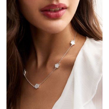 Silver Tone Flower Necklace New Look