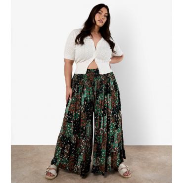 Women's Curve Green Floral Patchwork Crinkle Wide Leg Trousers Apricot New Look