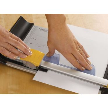 Fellowes - Neutron Plus A4 -leikkuri - 10 arkkia - 21 cm leveä - kierrätetty 25 %