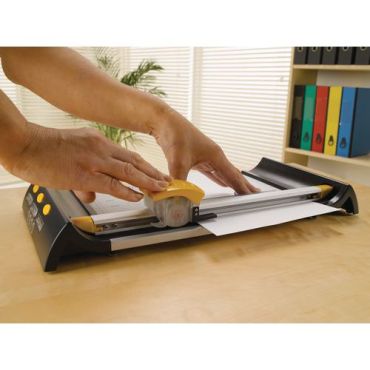 Fellowes - Neutron Plus A4 -leikkuri - 10 arkkia - 21 cm leveä - kierrätetty 25 %