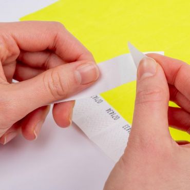 Avery - Rannekoru 500 repeytymätön tyvek-paperista fluoresoiva keltainen