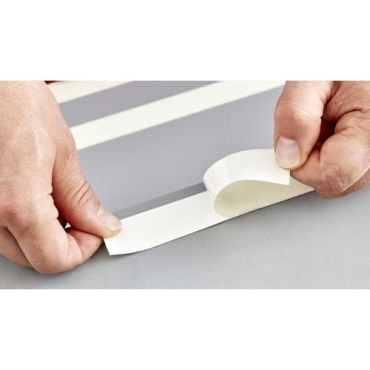 Tesa Liukuesteteippi Professional itsevalaiseva 25mm - Kestävä PVC 15m tummiin alueisiin