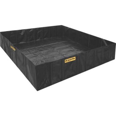Justrite - Keräysastia Angle Bracket QuickBerm - 305x305x61 cm - 5655 L - PVC - Musta