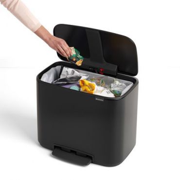 Brabantia - Polkimella varustettu roskakori 36 litraa mattamusta