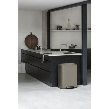Brabantia - Polkimella varustettu roskakori 60 litraa harmaa brabantia