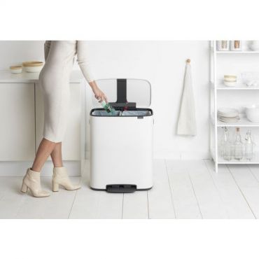 Brabantia - Polkimella varustettu roskakori 2 x 30 litraa valkoinen