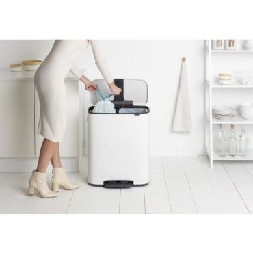 Brabantia - Polkimella varustettu roskakori 2 x 30 litraa valkoinen