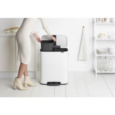 Brabantia - Polkimella varustettu roskakori 2 x 30 litraa valkoinen