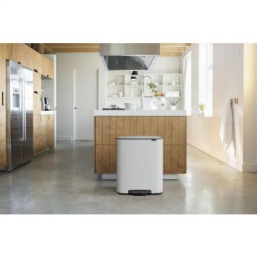 Brabantia - Polkimella varustettu roskakori 2 x 30 litraa valkoinen