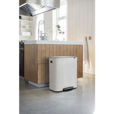 Brabantia - Polkimella varustettu roskakori 2 x 30 litraa valkoinen