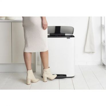Brabantia - Polkimella varustettu roskakori 2 x 30 litraa valkoinen