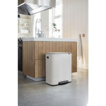 Brabantia - Polkimella varustettu roskakori 60 L valkoinen - Ruostumaton teräs ja muovi - Sisäkäyttöön