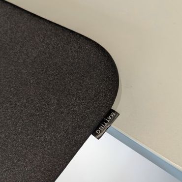 Matting - Käsinoja musta tekstiili