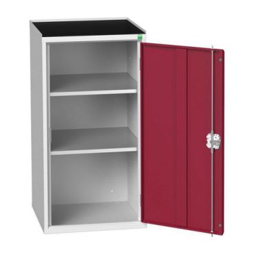 Bott - Kaappi Verso ovilla – 2 hyllyä teräs 525x550x1015 mm vaaleanharmaa/tummanpunainen